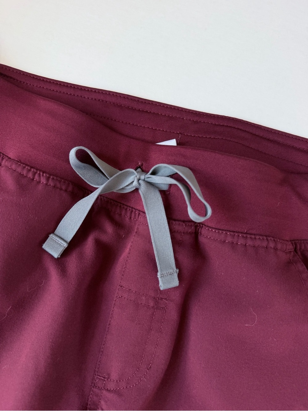 FIGS Kade Straight-Leg Cargo Scrub Pant - Medium Petite - Burgundy - Picture 6 of 9